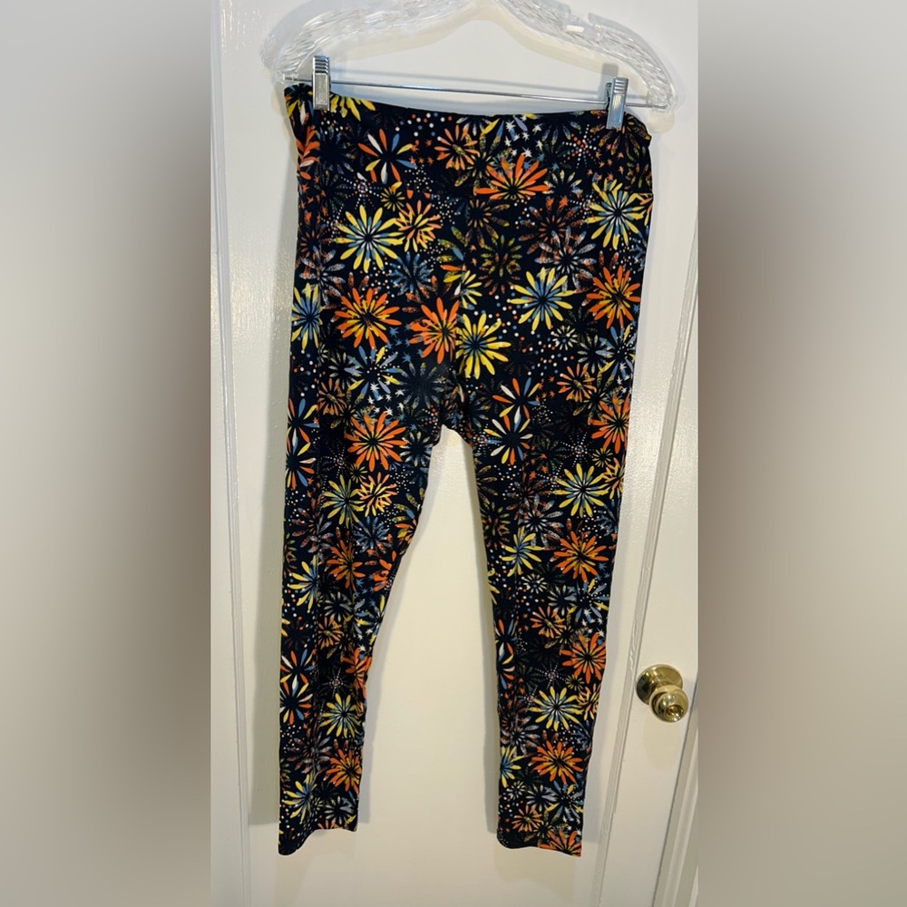 LuLaRoe Women’s Tall & Curvy Chrysanthemum Explosion Leggings